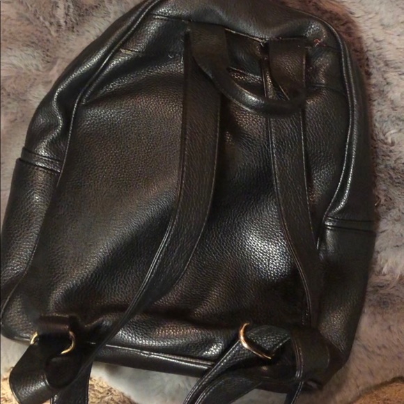 Black backpack with gold zipper - Picture 2 of 3